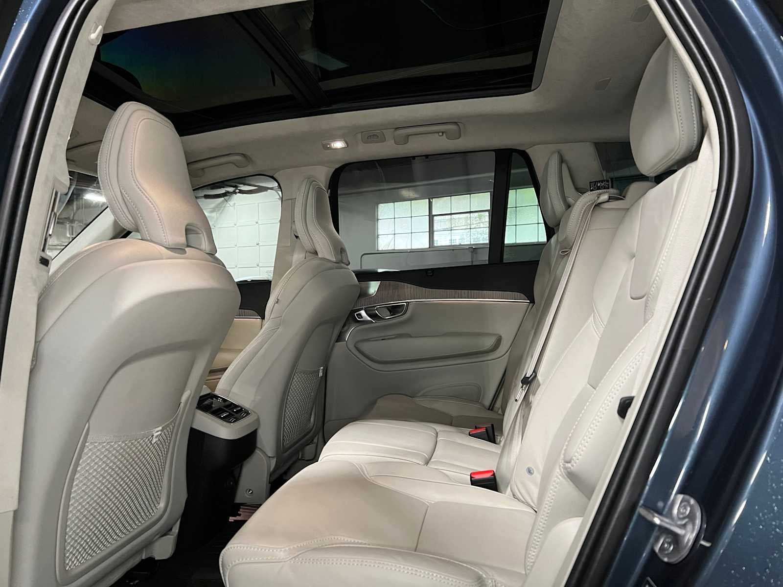 2024 Volvo XC90 Ultimate Bright Theme