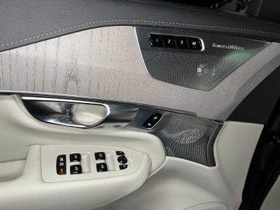 2024 Volvo XC90 Ultimate Bright Theme