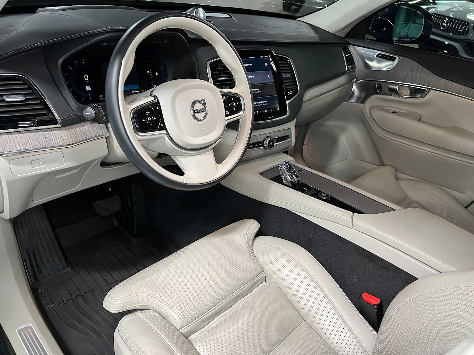 2024 Volvo XC90 Ultimate Bright Theme