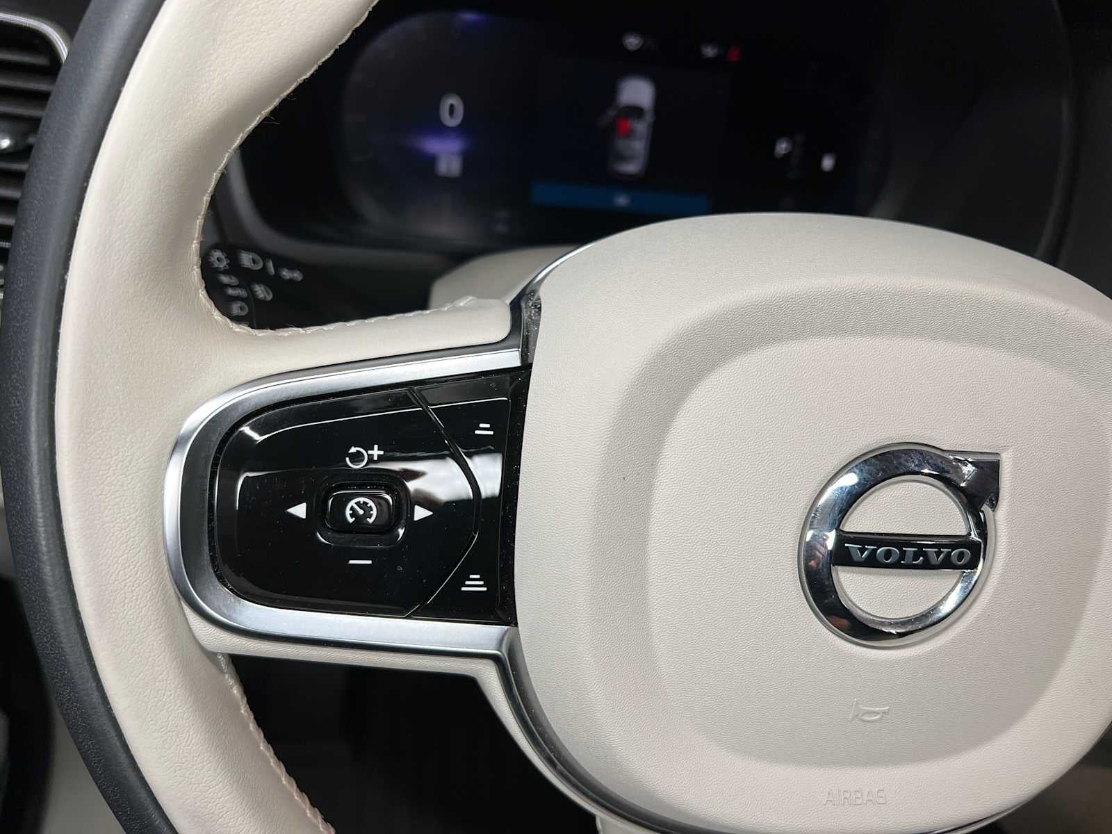 2024 Volvo XC90 Ultimate Bright Theme