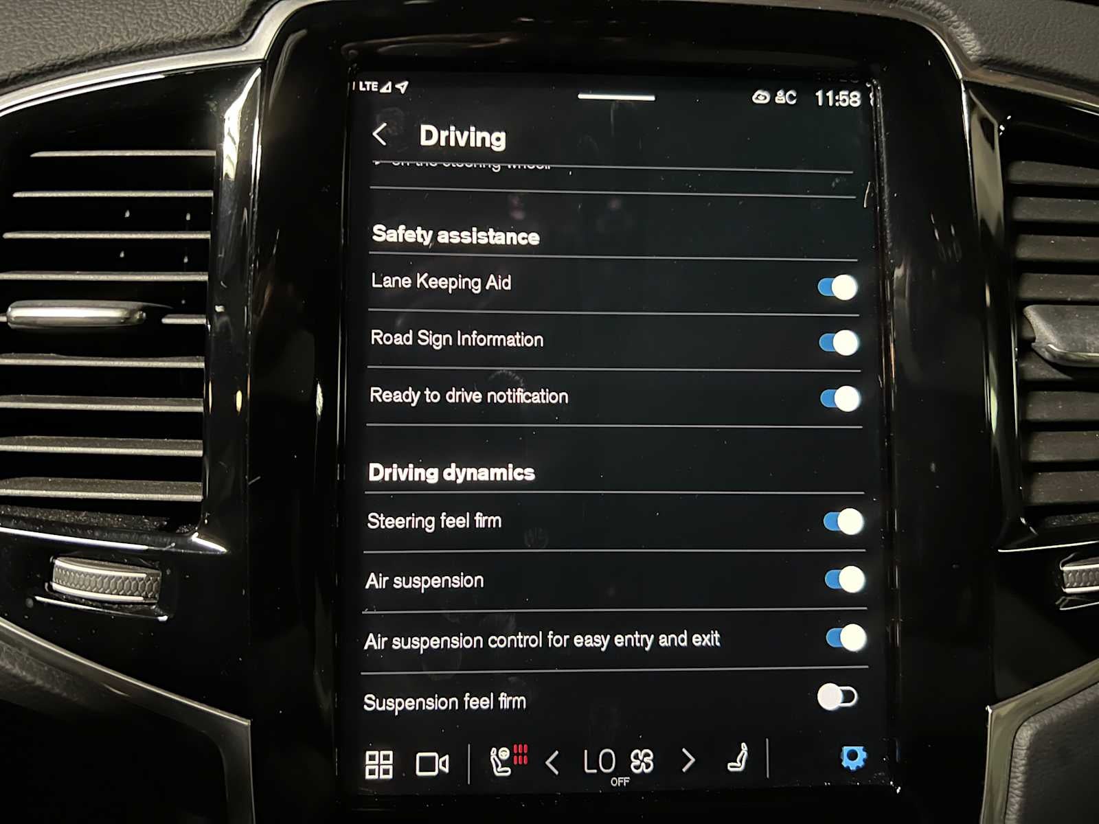 2024 Volvo XC90 Ultimate Bright Theme