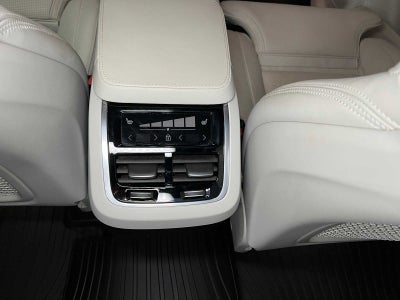 2024 Volvo XC90 Ultimate Bright Theme