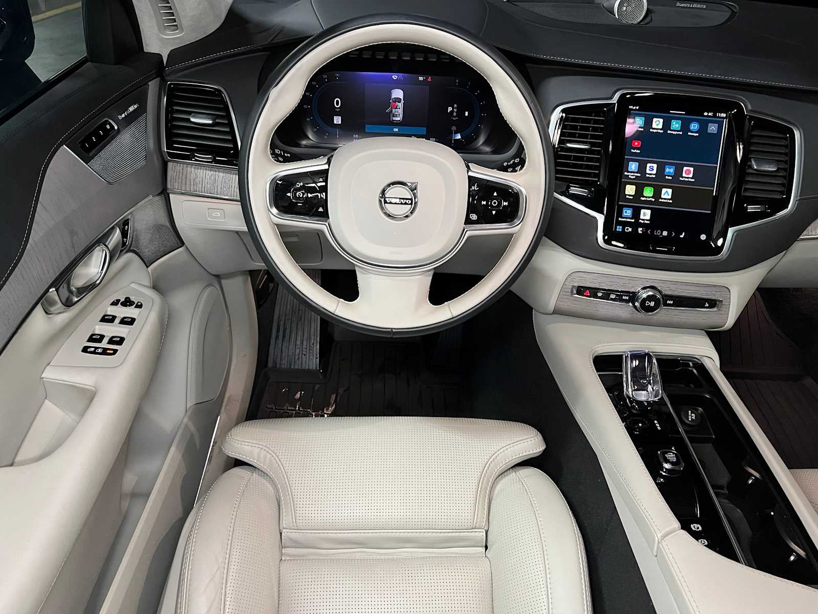 2024 Volvo XC90 Ultimate Bright Theme