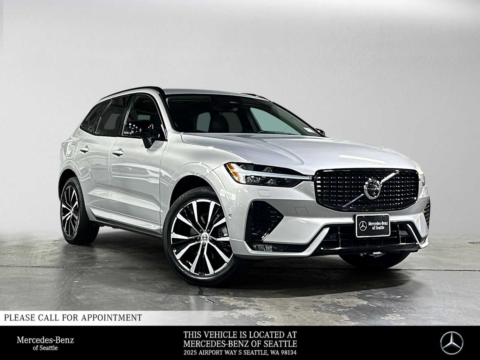 2023 Volvo XC60 Ultimate Dark Theme