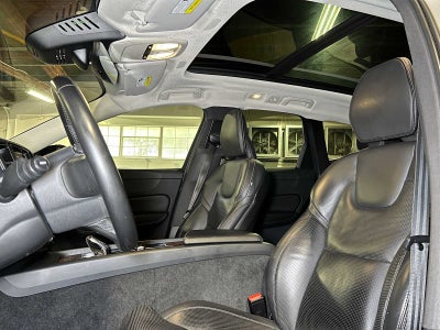 2023 Volvo XC60 Ultimate Dark Theme