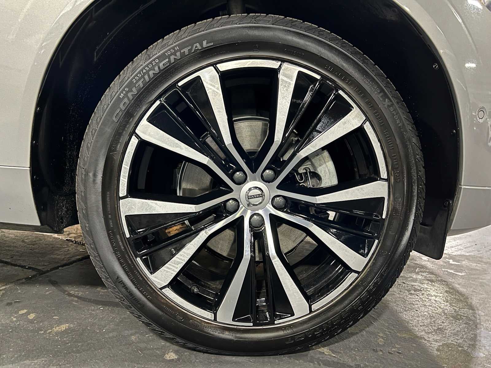 2023 Volvo XC60 Ultimate Dark Theme