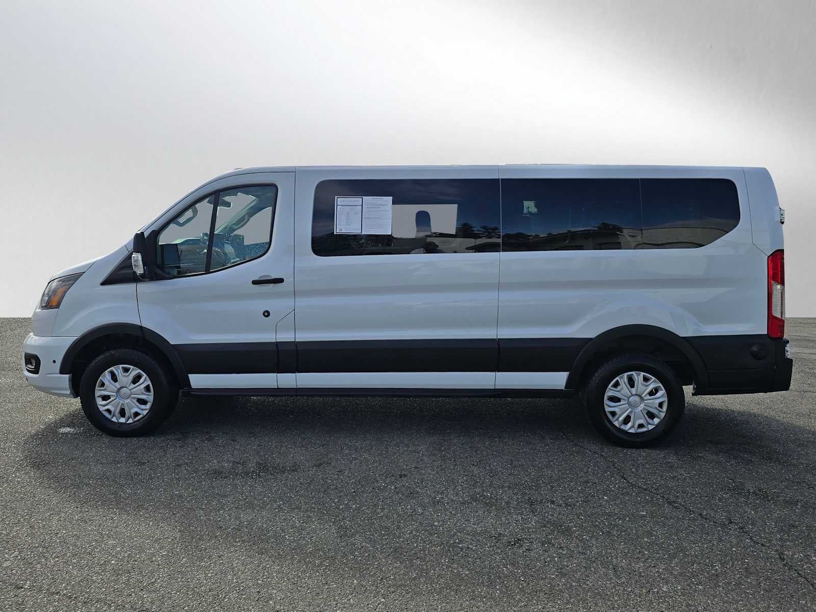 2024 Ford Transit Passenger Wagon XLT