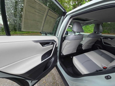 2022 Toyota RAV4 Hybrid XLE Premium