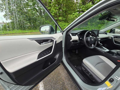 2022 Toyota RAV4 Hybrid XLE Premium