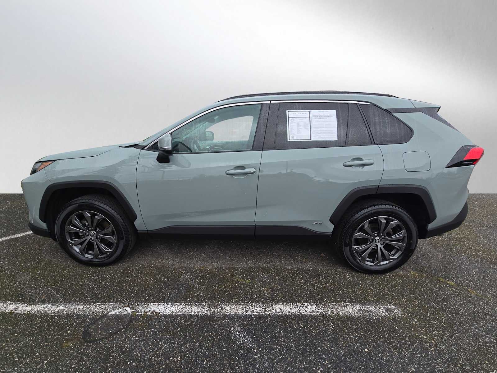 2022 Toyota RAV4 Hybrid XLE Premium