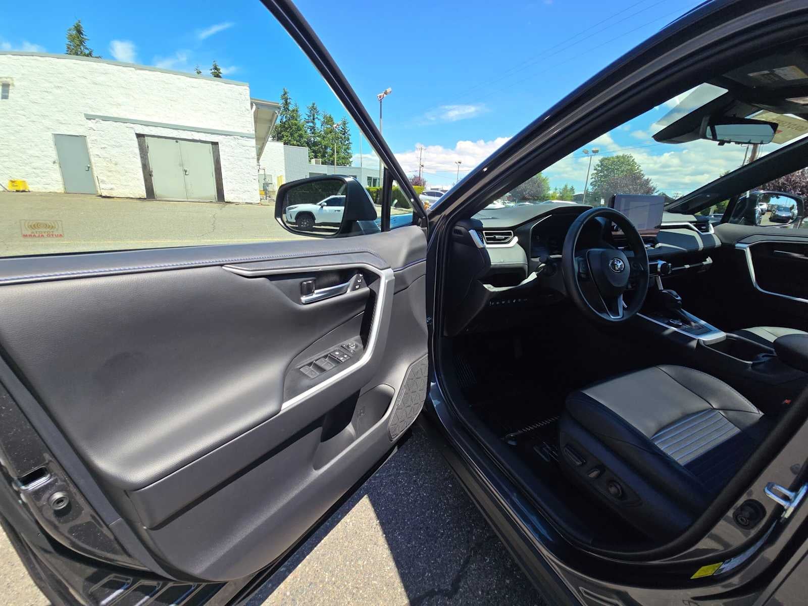 2025 Toyota RAV4 Hybrid XSE