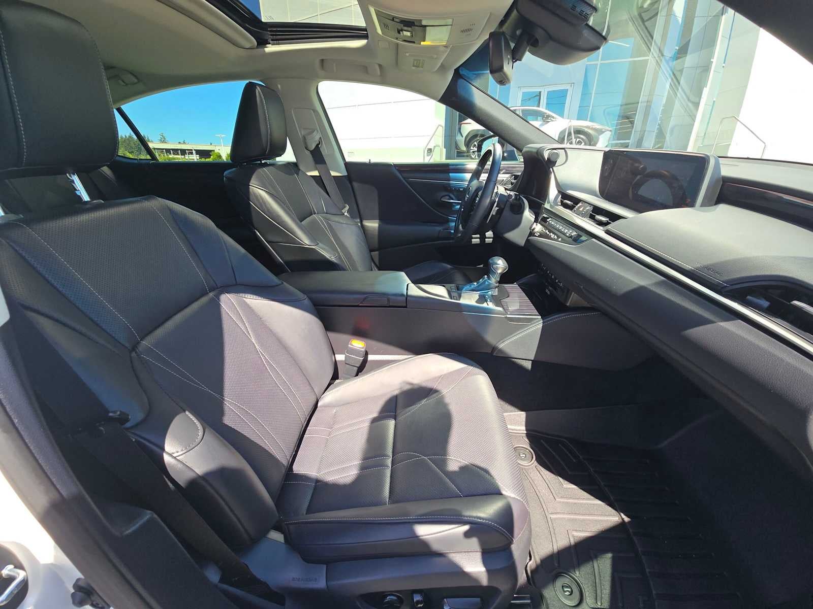 2021 Lexus ES 300h Luxury