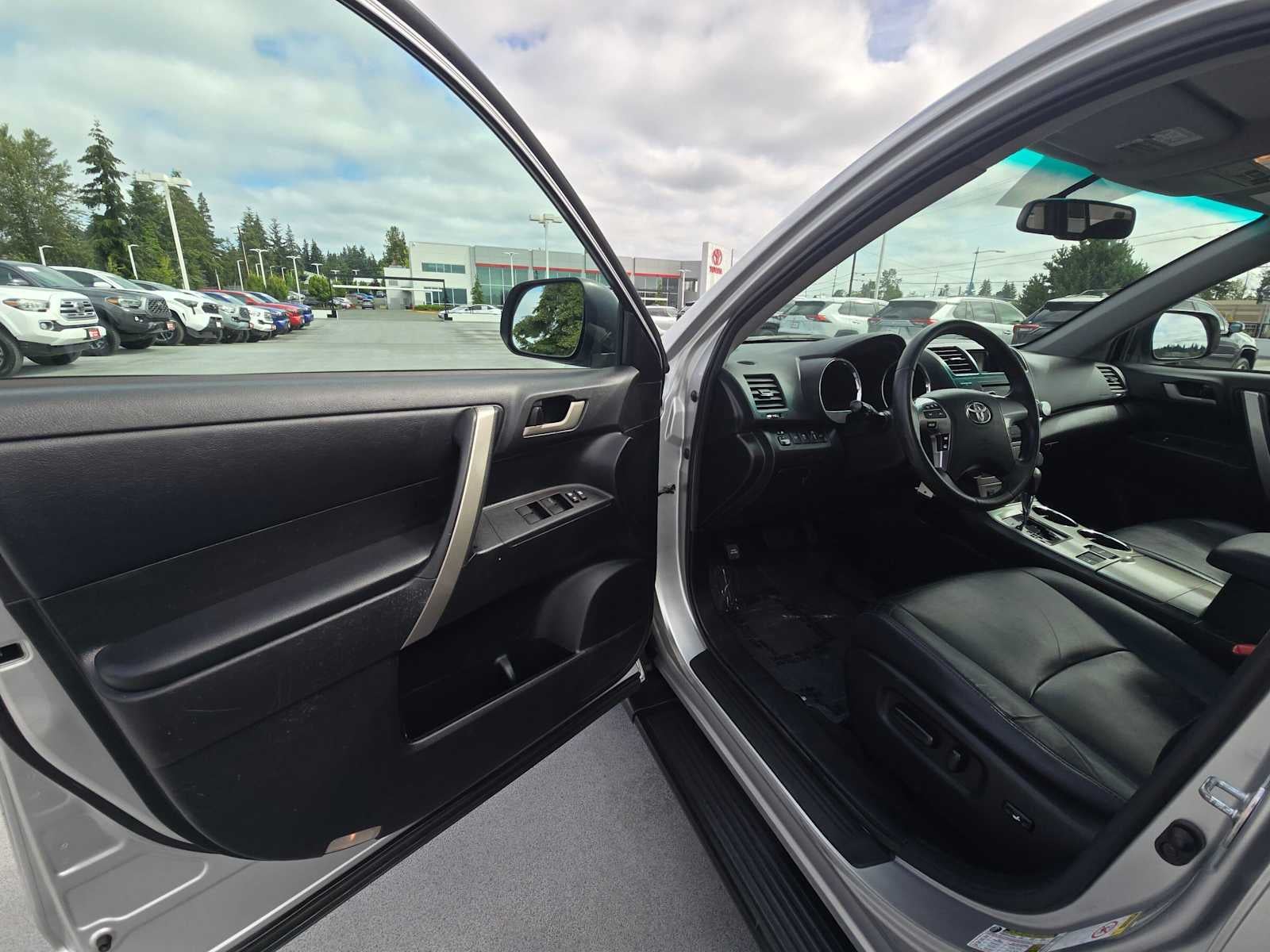2011 Toyota Highlander SE