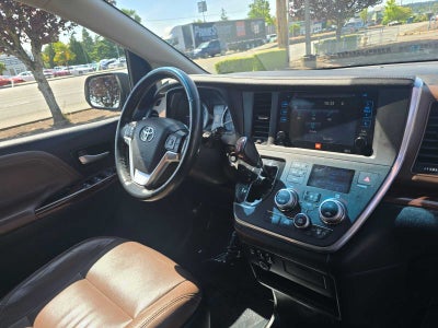 2015 Toyota Sienna Ltd