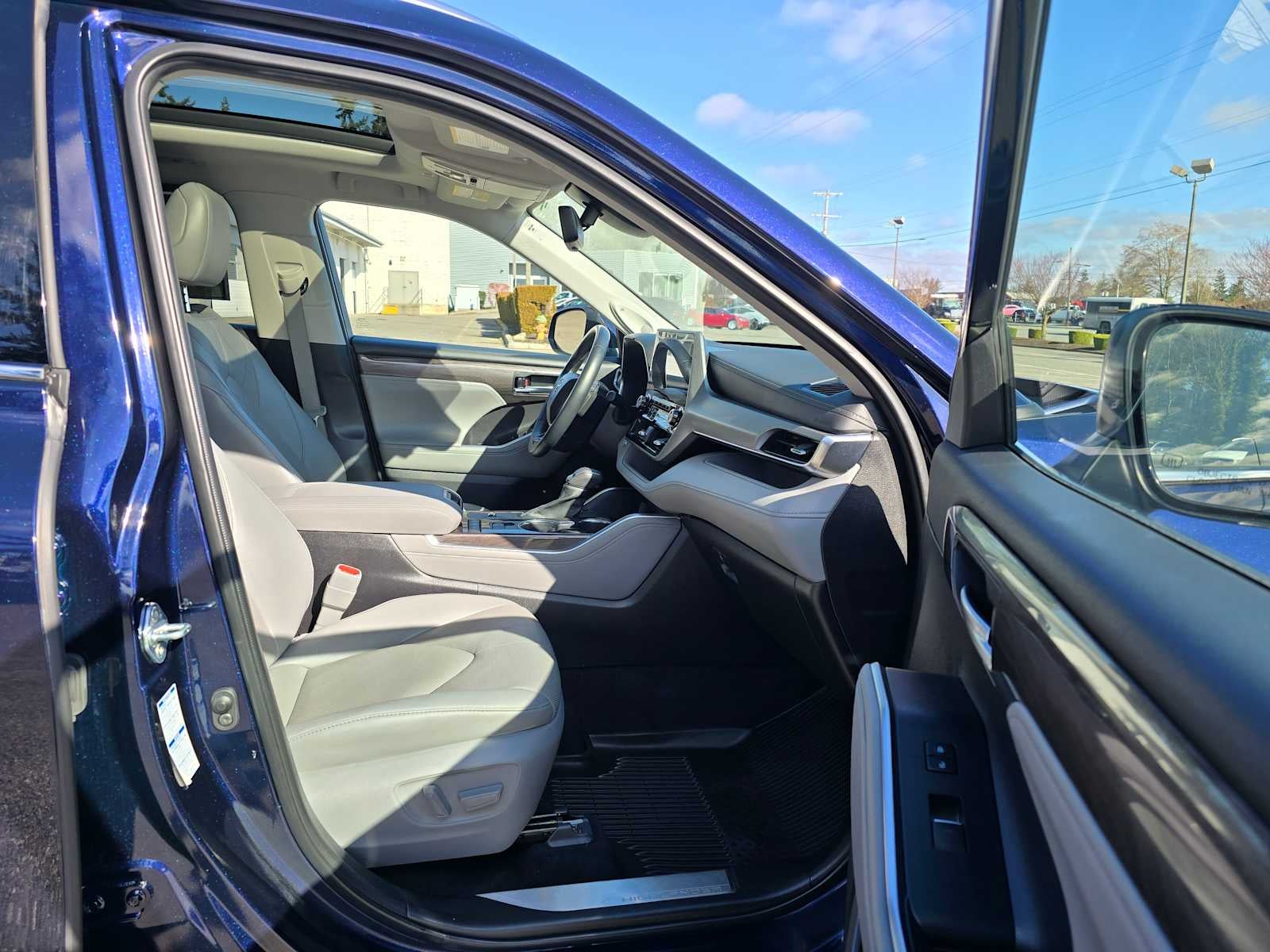 2022 Toyota Highlander Hybrid Platinum