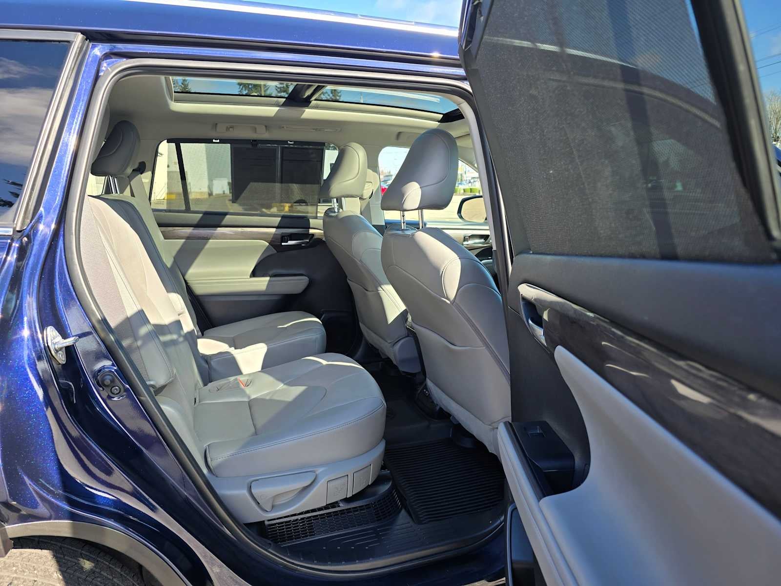 2022 Toyota Highlander Hybrid Platinum