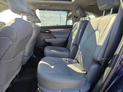 2022 Toyota Highlander Hybrid Platinum