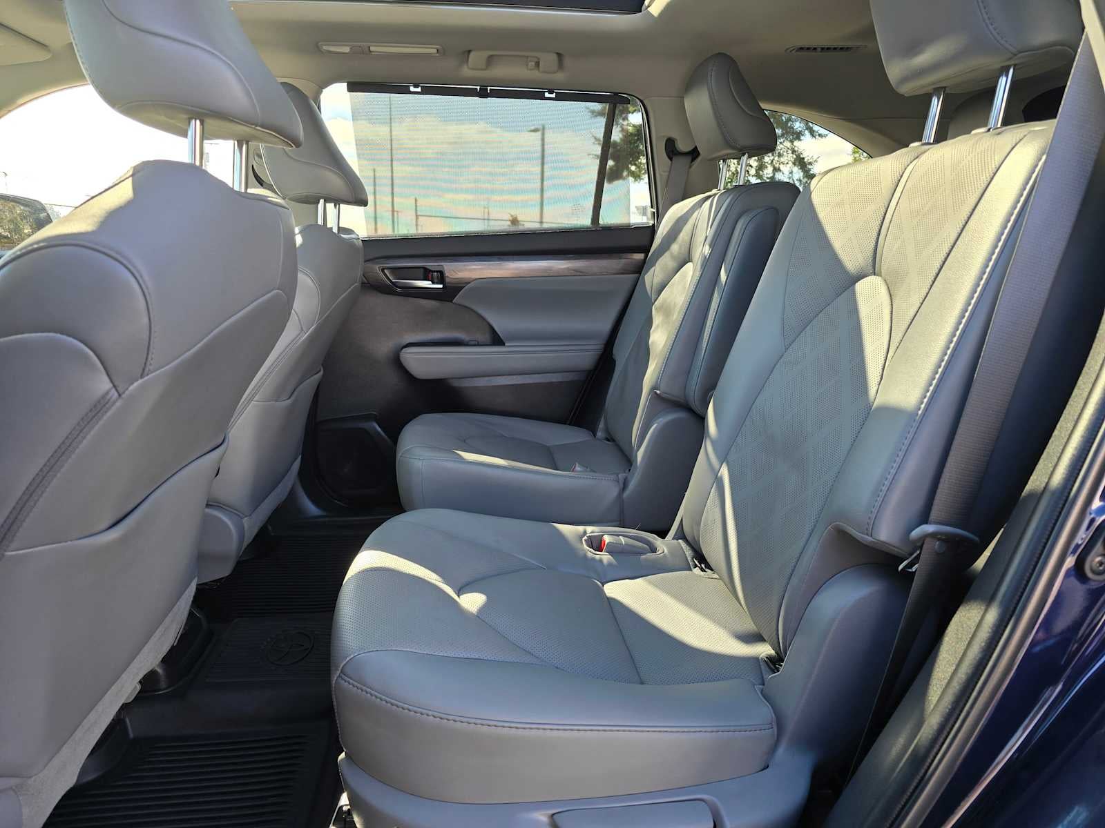 2022 Toyota Highlander Hybrid Platinum