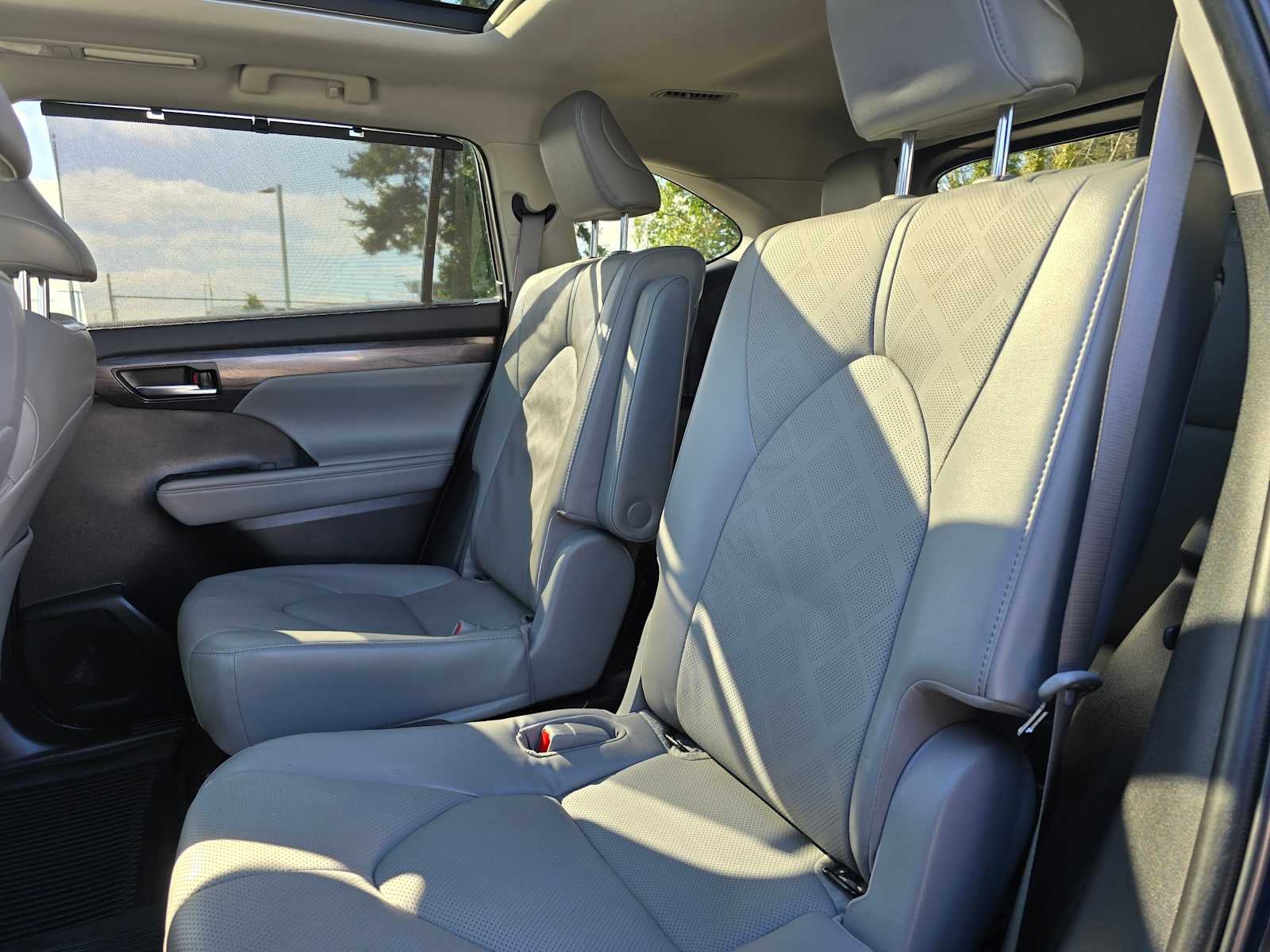 2022 Toyota Highlander Hybrid Platinum