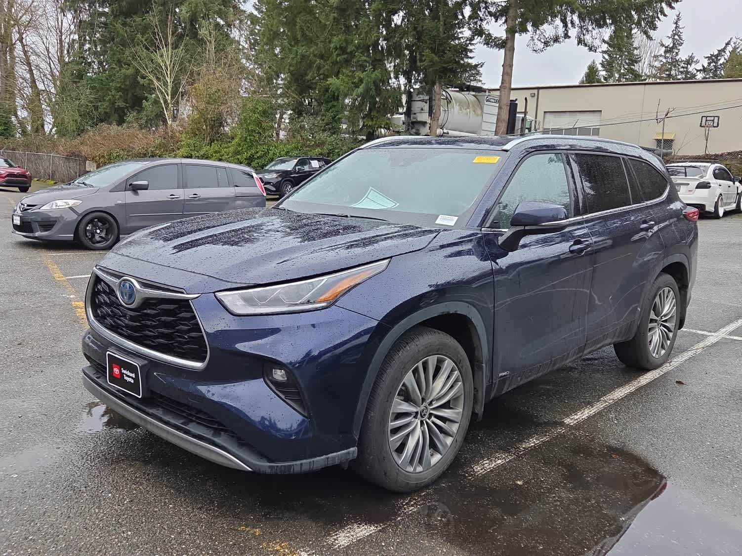 2022 Toyota Highlander Hybrid Platinum
