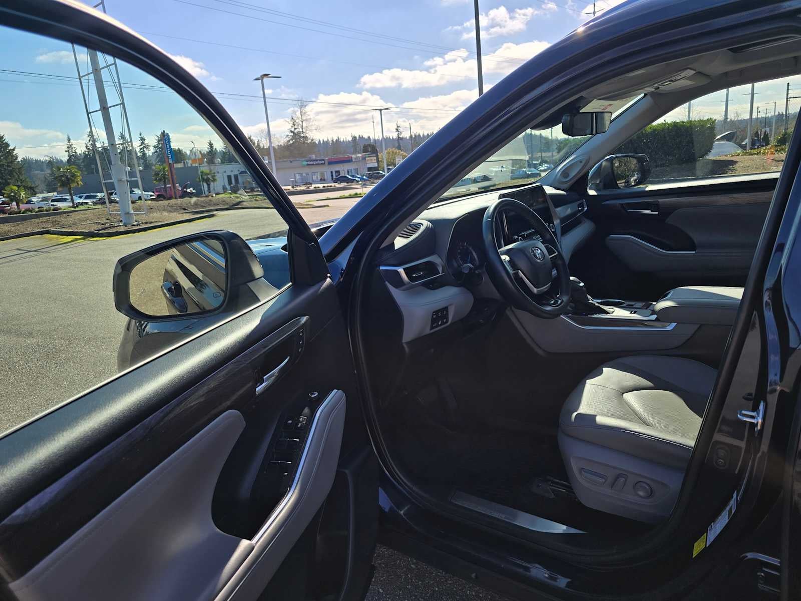 2022 Toyota Highlander Hybrid Platinum