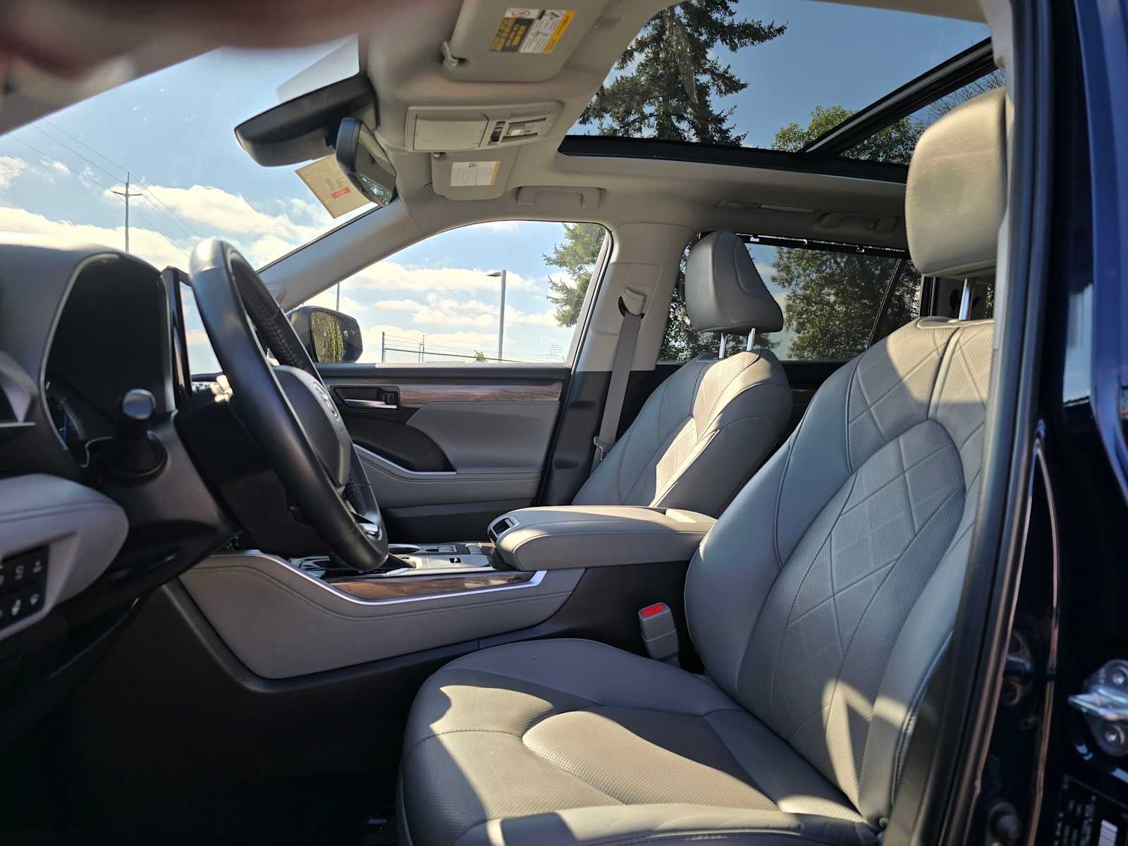 2022 Toyota Highlander Hybrid Platinum