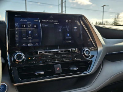 2022 Toyota Highlander Hybrid Platinum