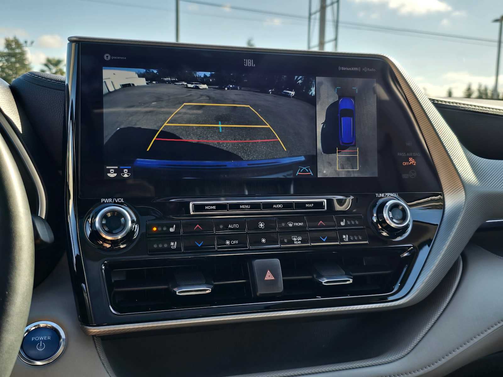 2022 Toyota Highlander Hybrid Platinum