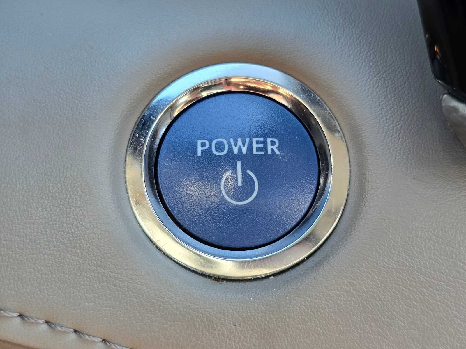 2022 Toyota Highlander Hybrid Platinum