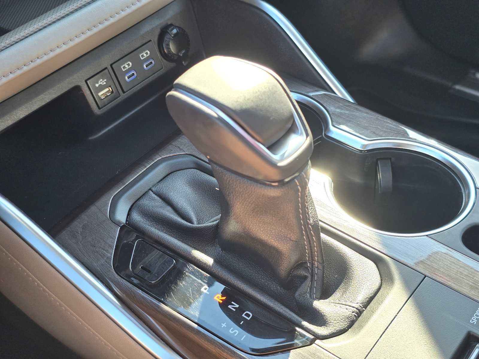 2022 Toyota Highlander Hybrid Platinum