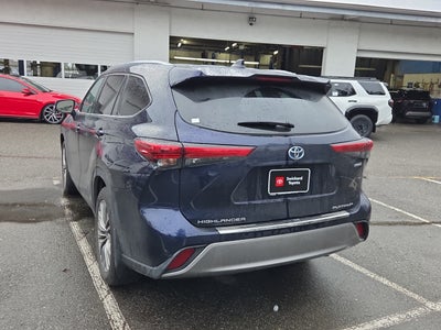 2022 Toyota Highlander Hybrid Platinum