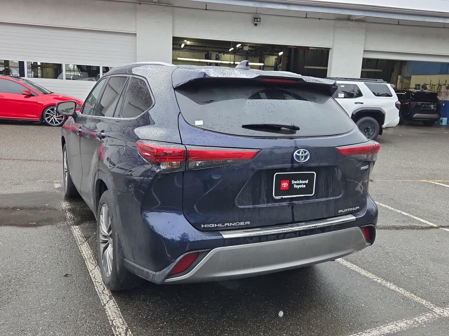 2022 Toyota Highlander Hybrid Platinum