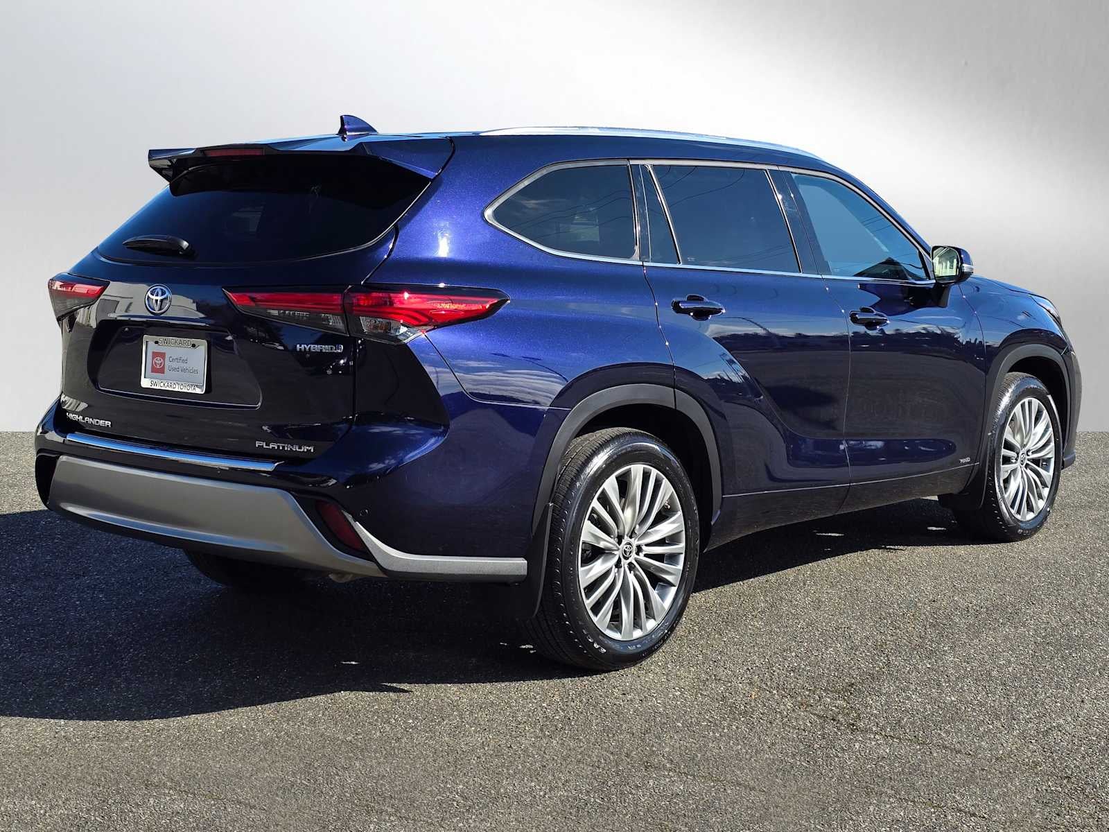 2022 Toyota Highlander Hybrid Platinum