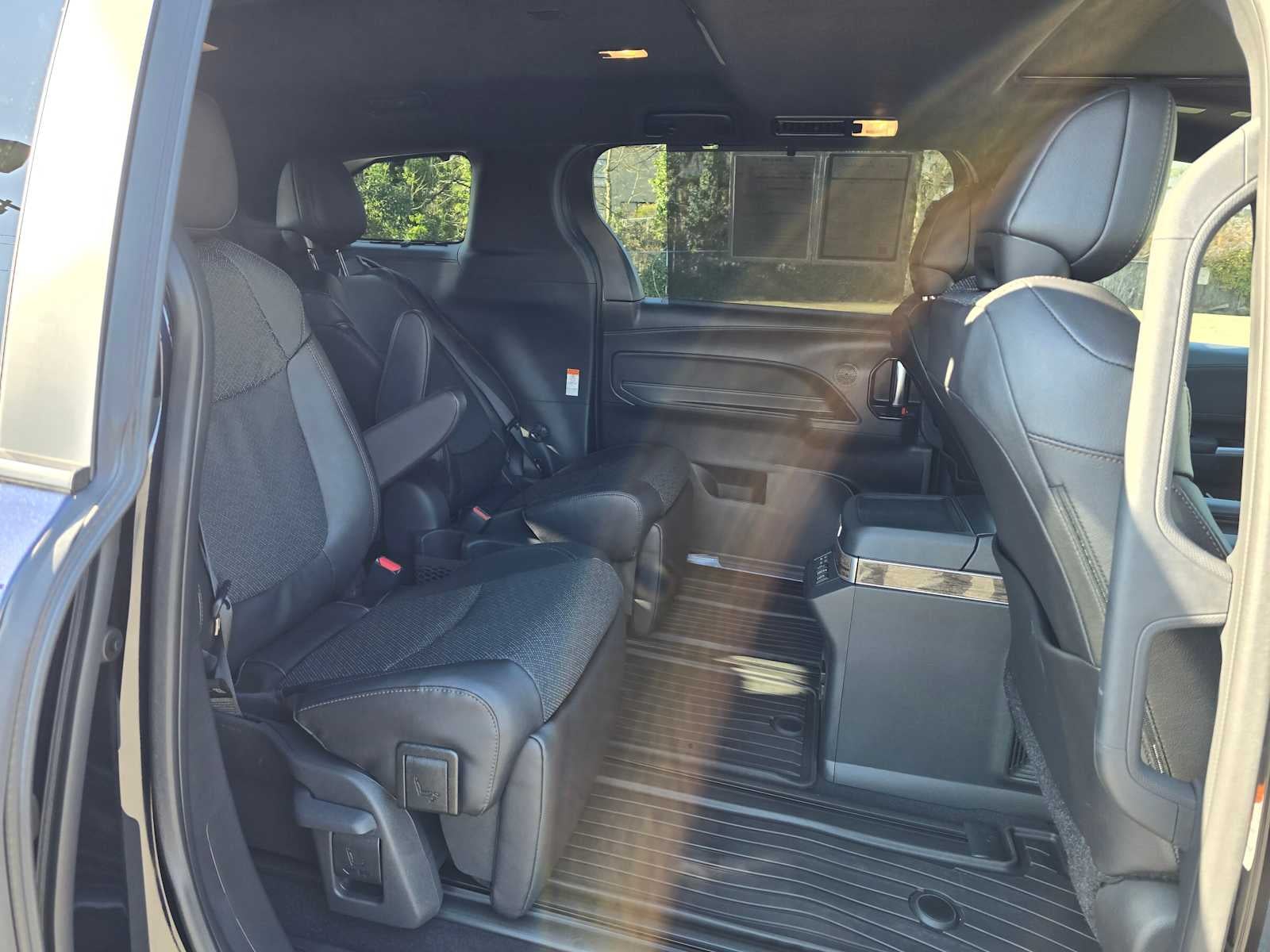 2025 Toyota Sienna Platinum