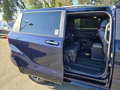 2025 Toyota Sienna Platinum