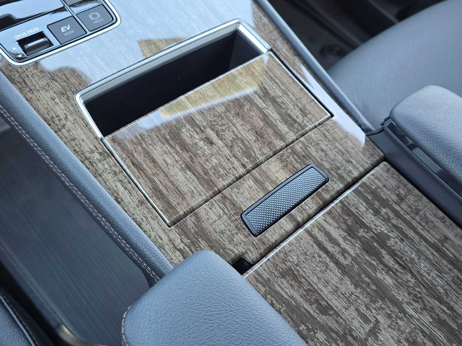 2025 Toyota Sienna Platinum