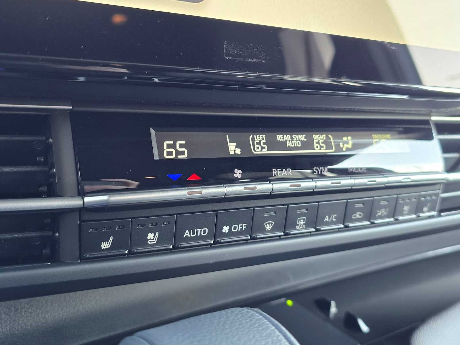 2025 Toyota Sienna Platinum