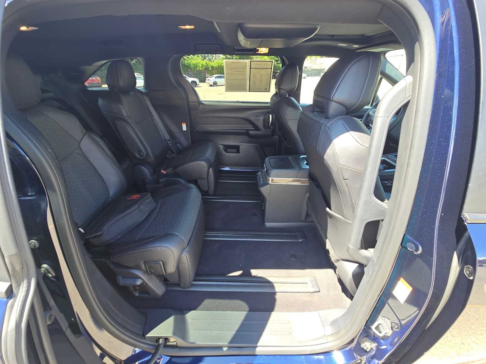2025 Toyota Sienna Platinum