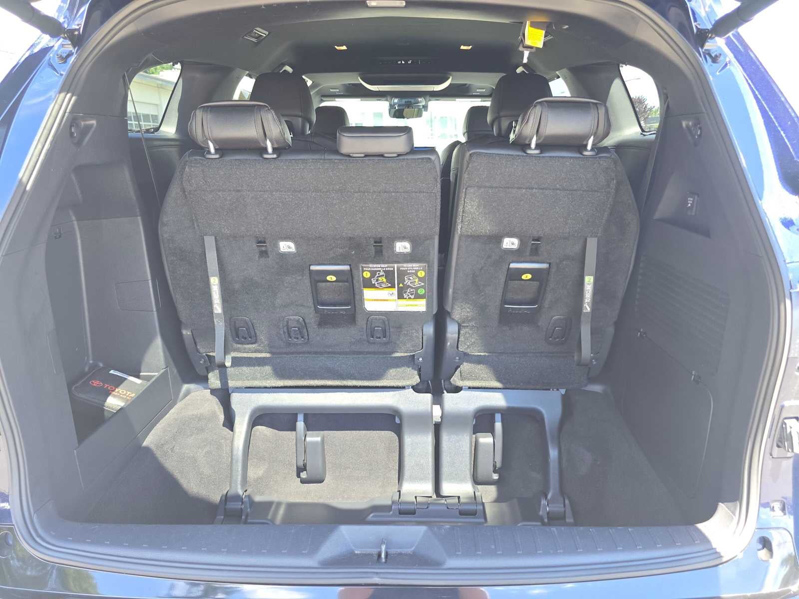 2025 Toyota Sienna Platinum