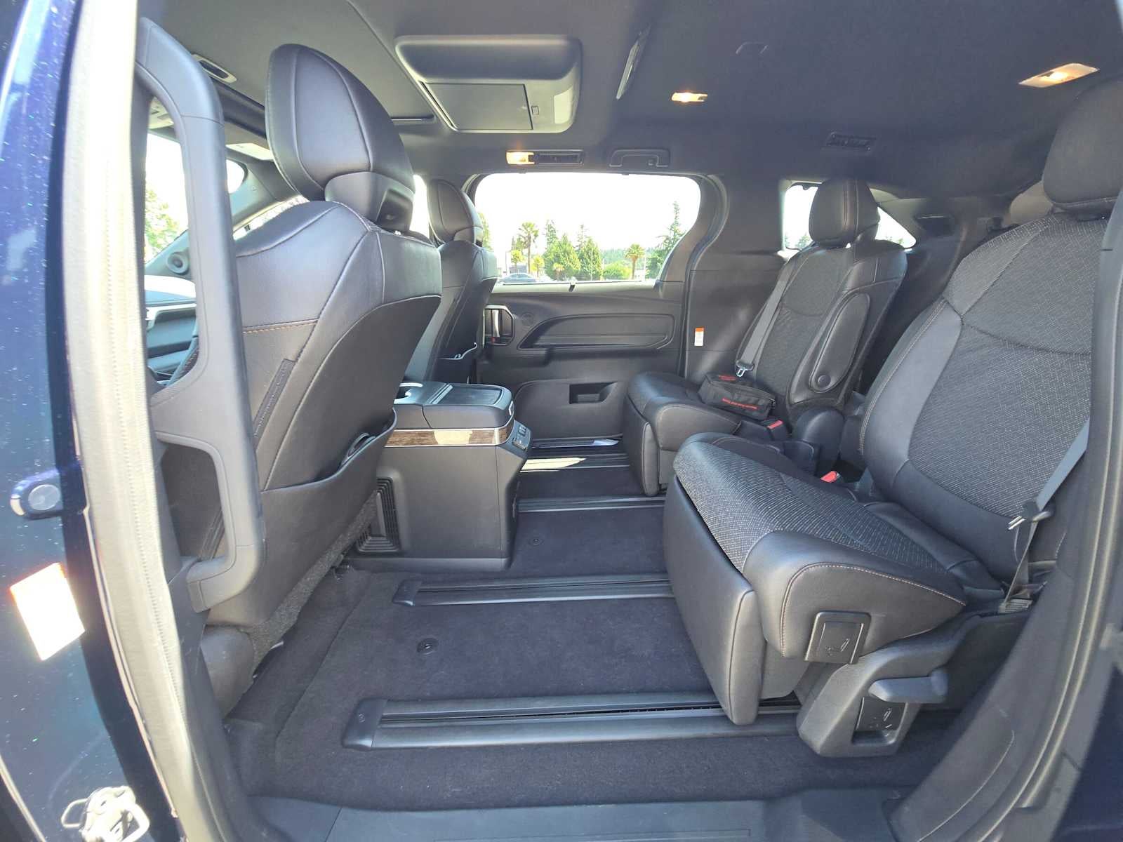 2025 Toyota Sienna Platinum