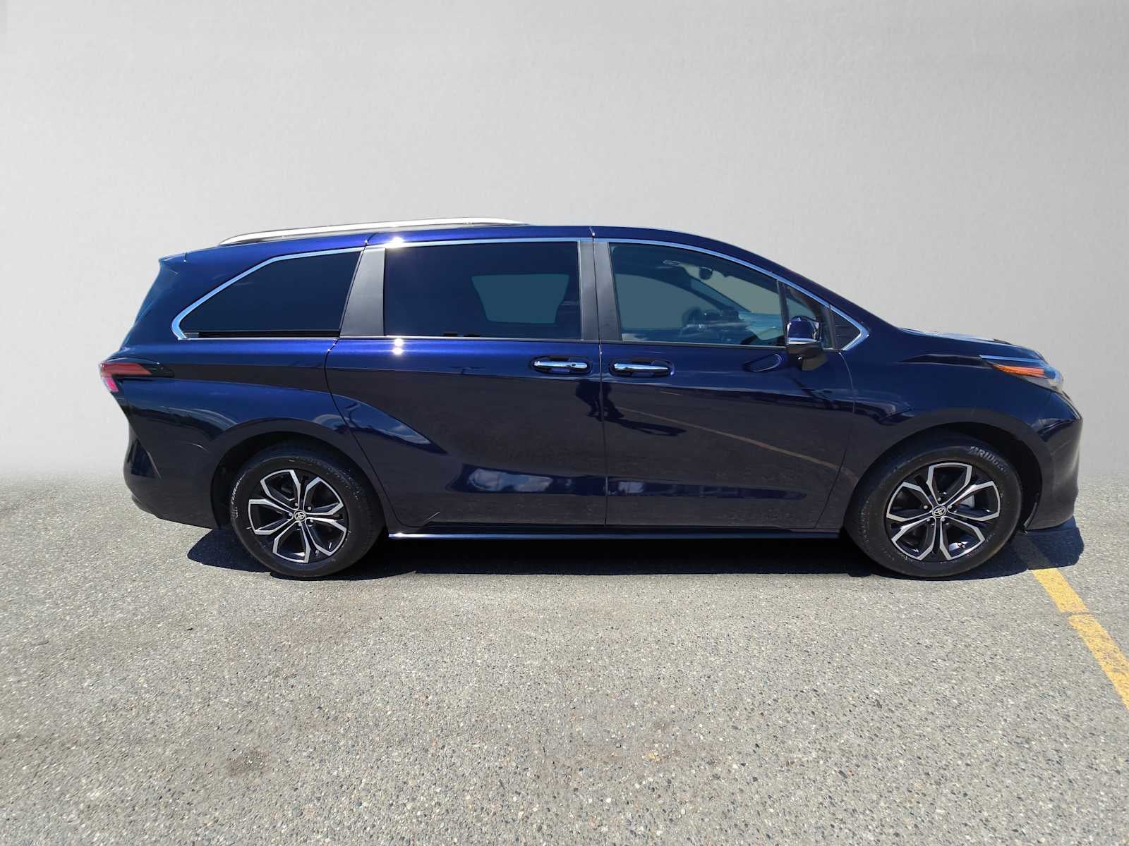 2025 Toyota Sienna Platinum