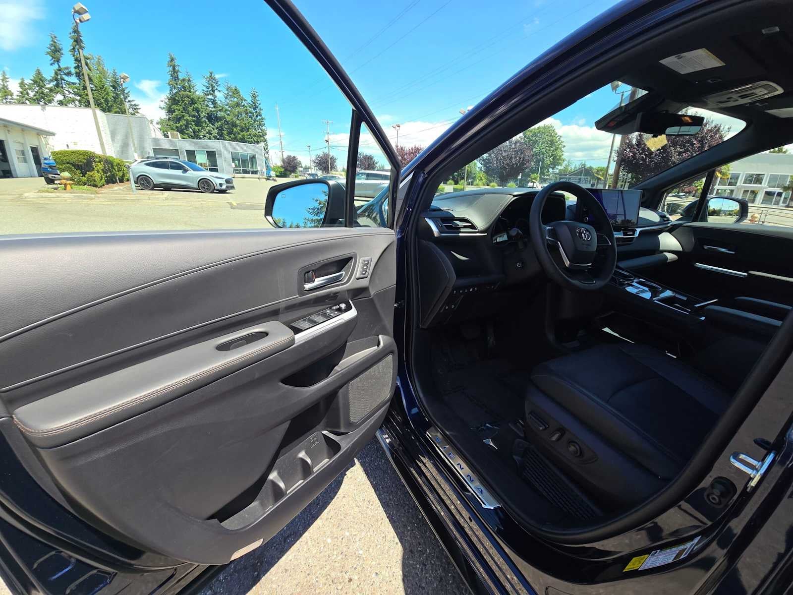 2025 Toyota Sienna Platinum