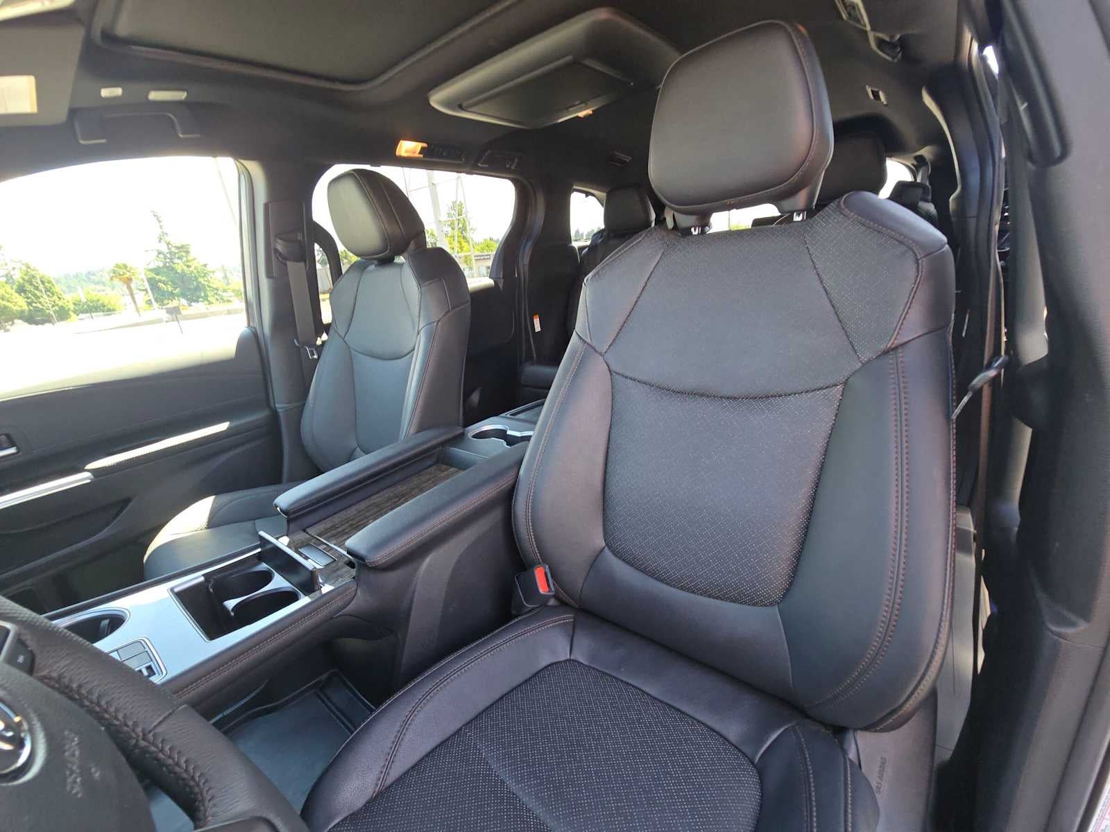 2025 Toyota Sienna Platinum