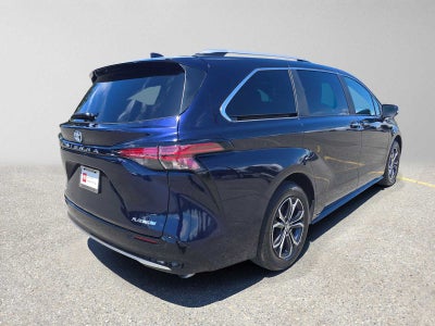 2025 Toyota Sienna Platinum