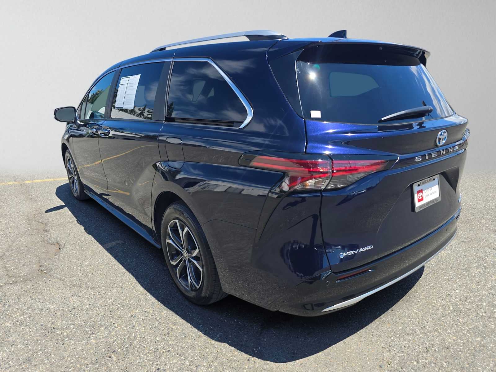2025 Toyota Sienna Platinum