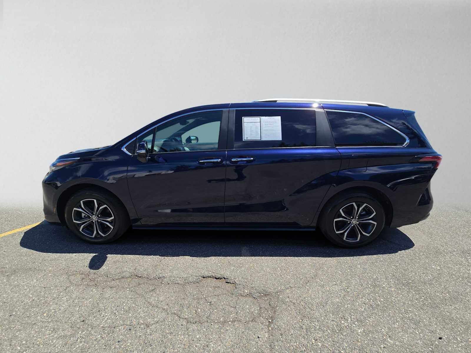 2025 Toyota Sienna Platinum