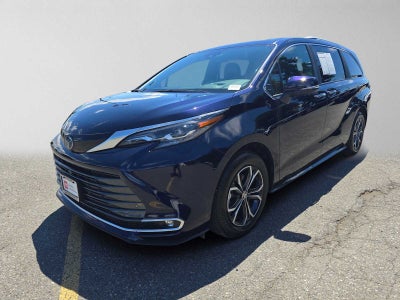 2025 Toyota Sienna Platinum