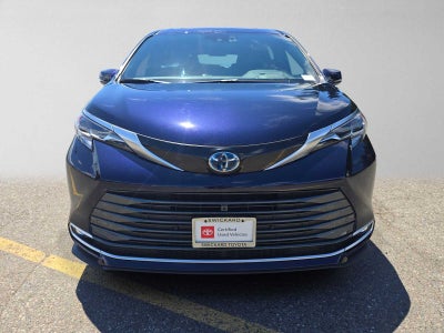 2025 Toyota Sienna Platinum