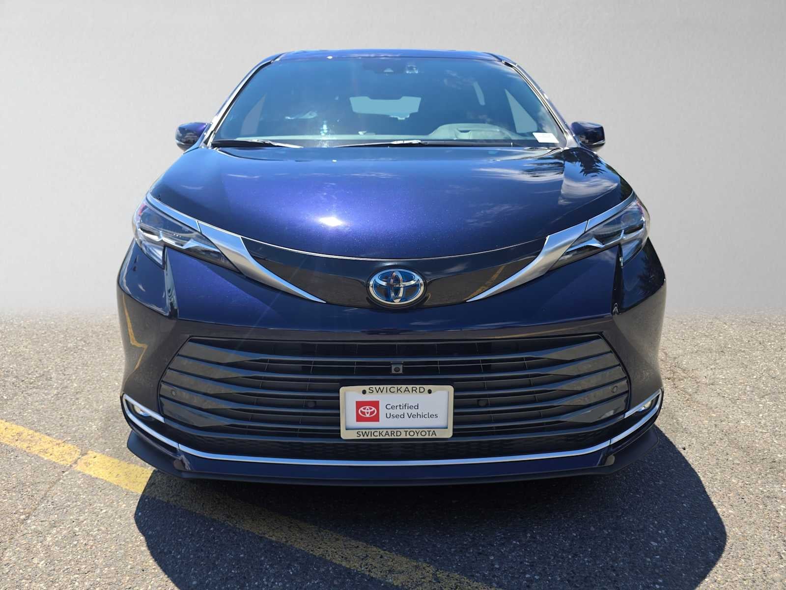 2025 Toyota Sienna Platinum