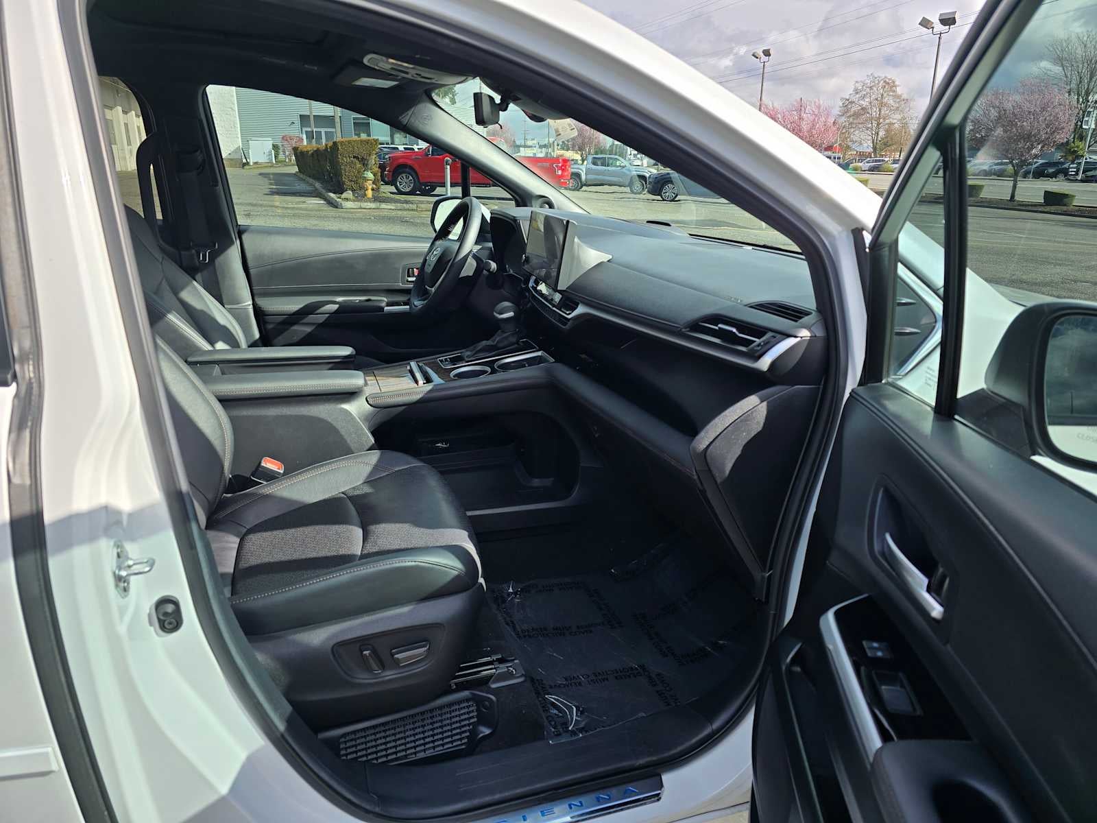 2025 Toyota Sienna Platinum